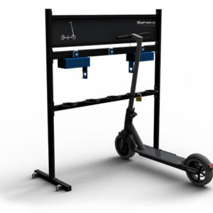 Support mobile 5 trottinettes électriques SCHAKE avec panneau publicitaire, acier galvanisé époxy RAL 9005 noir, hauteur 145cm